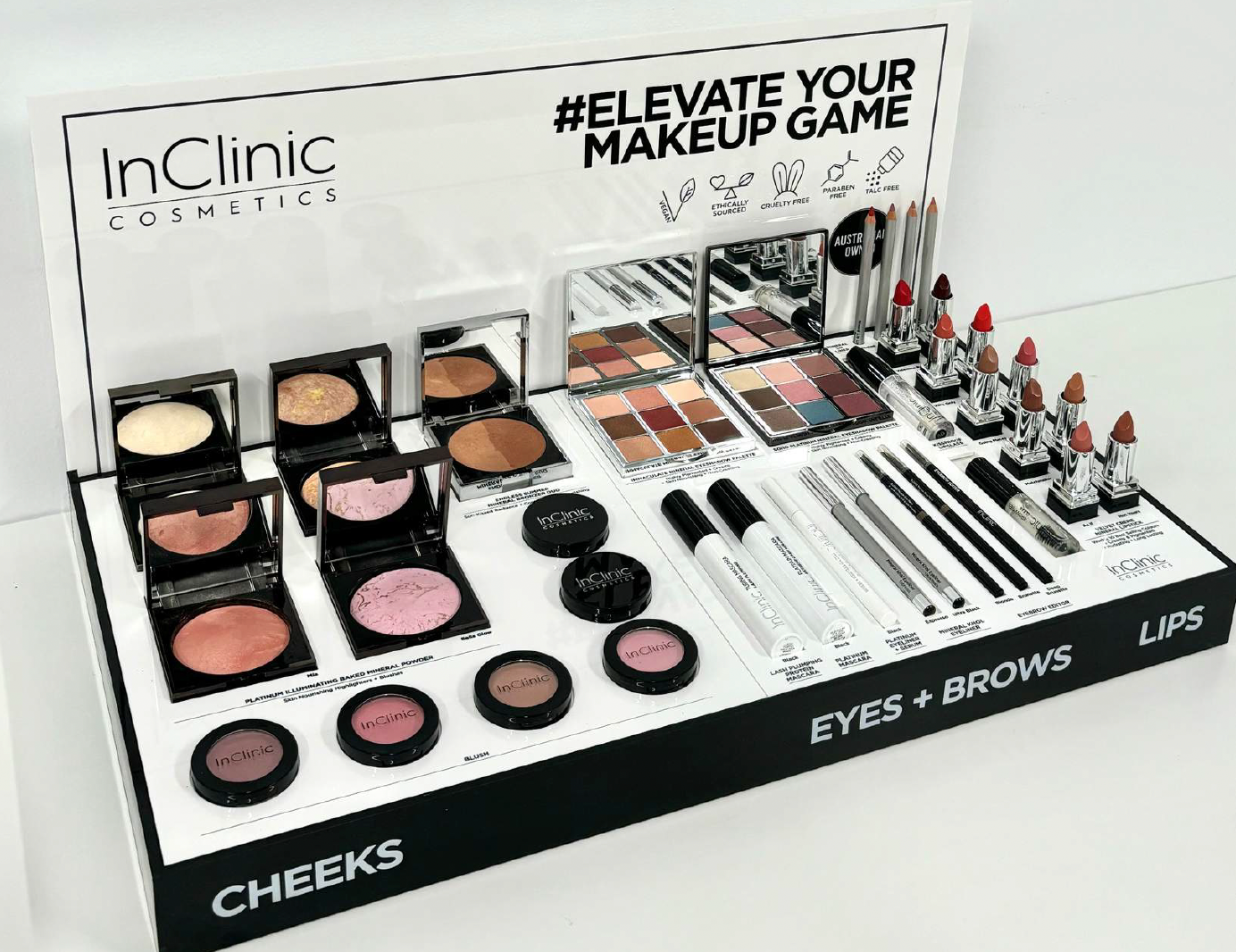 INCLINIC DISPLAY CHEEK, EYES + BROWS & LIPS 3 VERKOOP 1 GRATIS TESTER